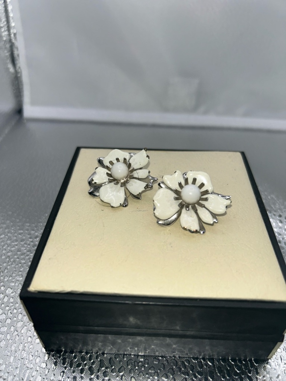 Sarah Coventry clip earrings white silver tone floral design cottagecore spring